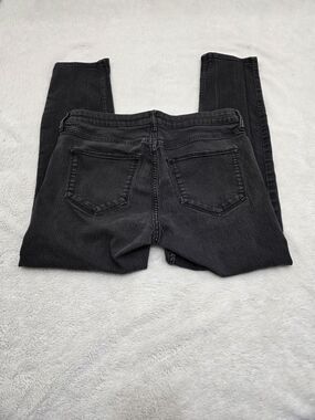 H&M Black Skinny Jeans with Back Pockets